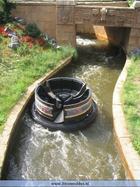 Bobbejaanland2004 (14).jpg (122292 bytes)