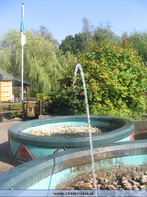 Bobbejaanland2004 (35).jpg (127209 bytes)