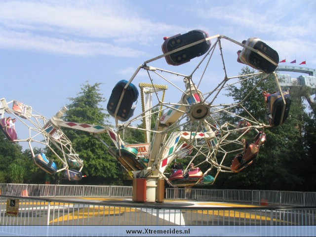 Bobbejaanland2004 (36).jpg (109645 bytes)